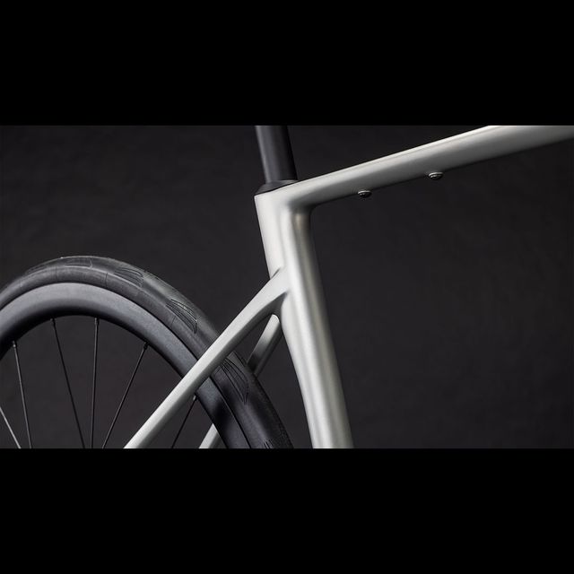 CUBE Attain C:62 SLX maantiepyörä